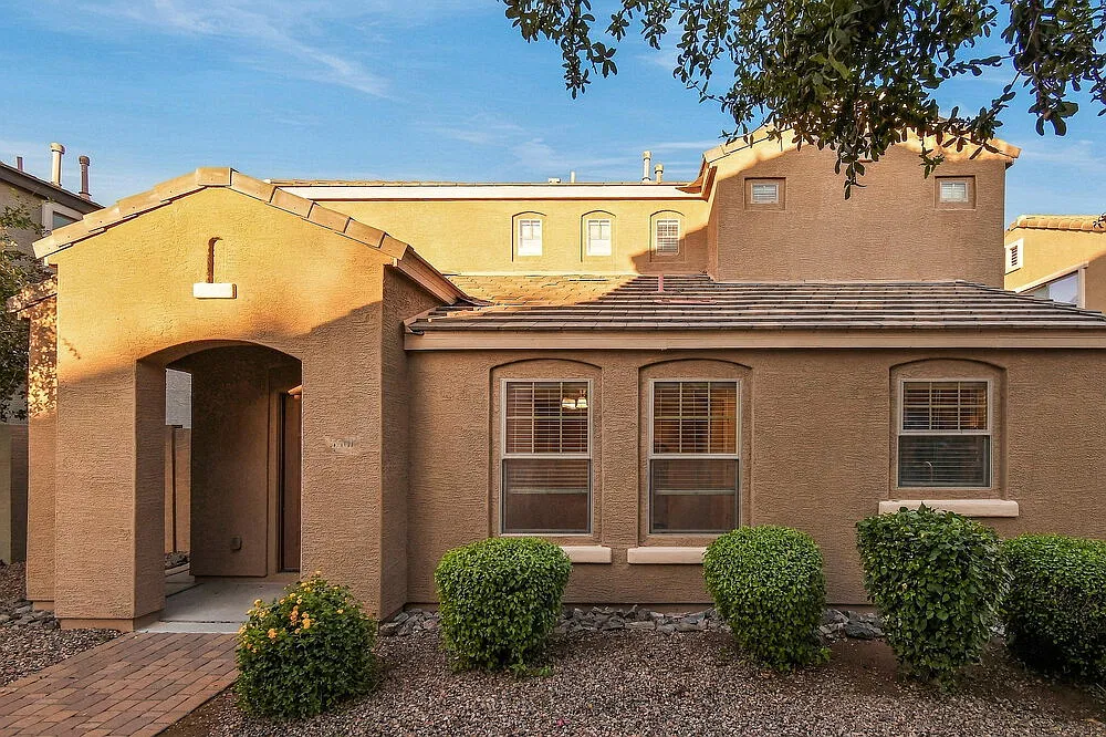 3 bed, 2.5 bath, 1488 sqft, $2,275 — Photo 1