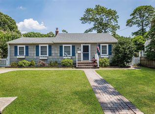 39 Ridgeway Blvd, Bay Shore, NY 11706