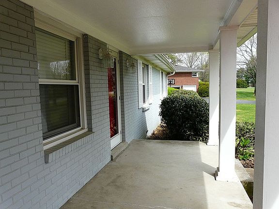 2nd image of 5373 Trousdale Dr