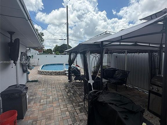 5th image of 10415 NW 30th Ct