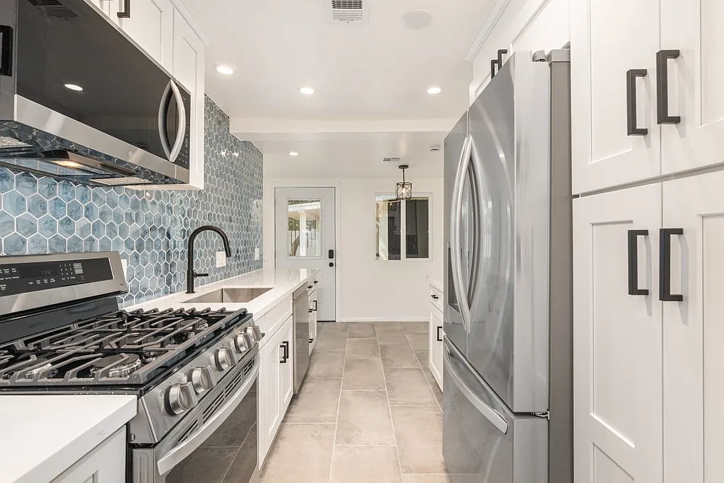 3 bed, 1114 sqft, $6,500 — Photo 2