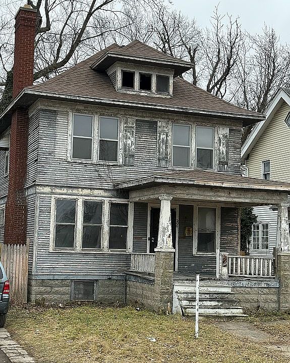 1st image of 206 Colorado St