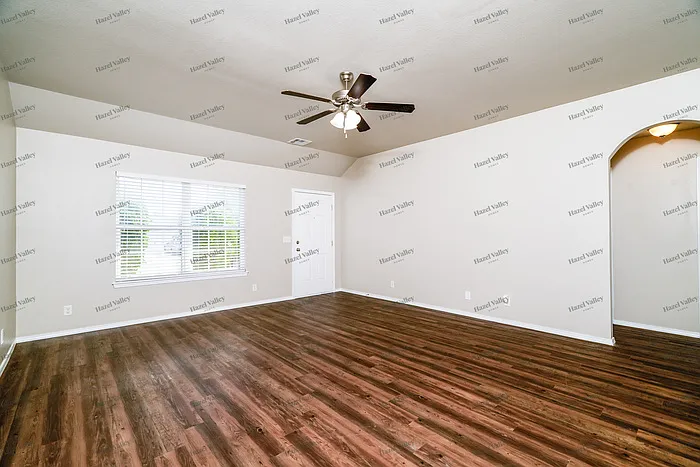 3 bed, 2.0 bath, 1500 sqft, $1,650 — Photo 3