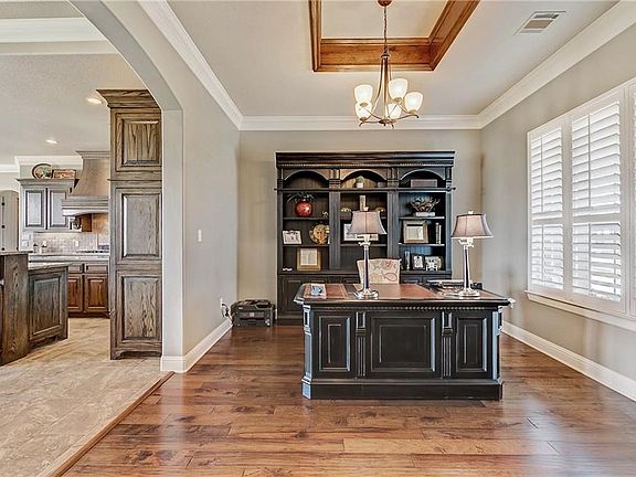 4th image of 1105 W Iberian Ct