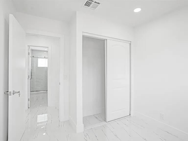 1437 SW 1st Ave — Photo 20