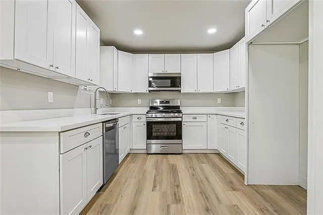 3 bed, 2.0 bath, 2400 sqft, $2,300 — Photo 4