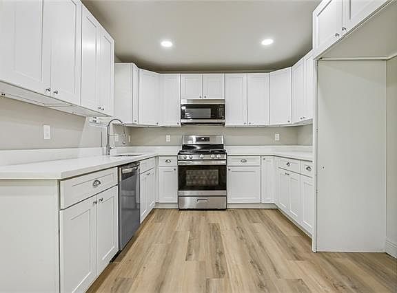 4th image of 209 Rhodes Ave