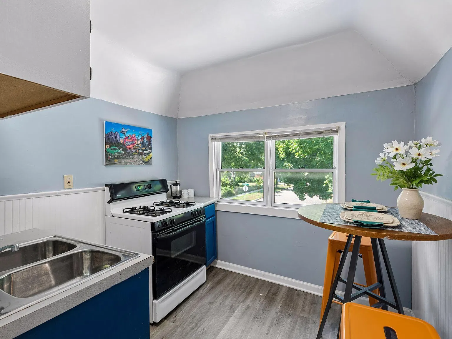 West 7th Duplex — Photo 2