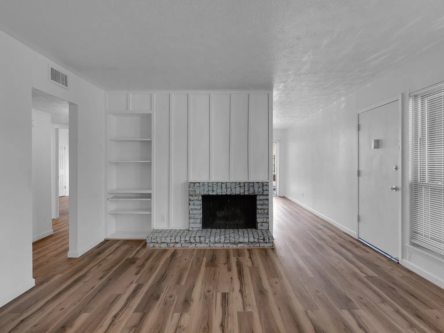 2 bed, 1058 sqft, $1,350 — Photo 3