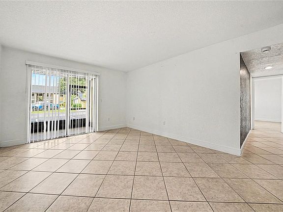 4th image of 902 LAKE DESTINY ROAD #A