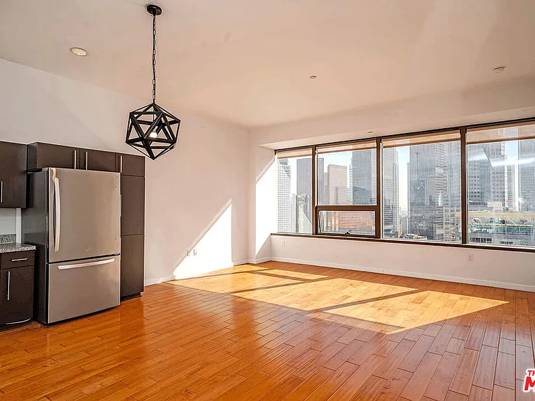 1100 Wilshire Blvd #2108 — Photo 1