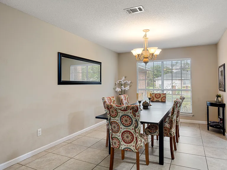 909 Catskill Ln — Photo 29