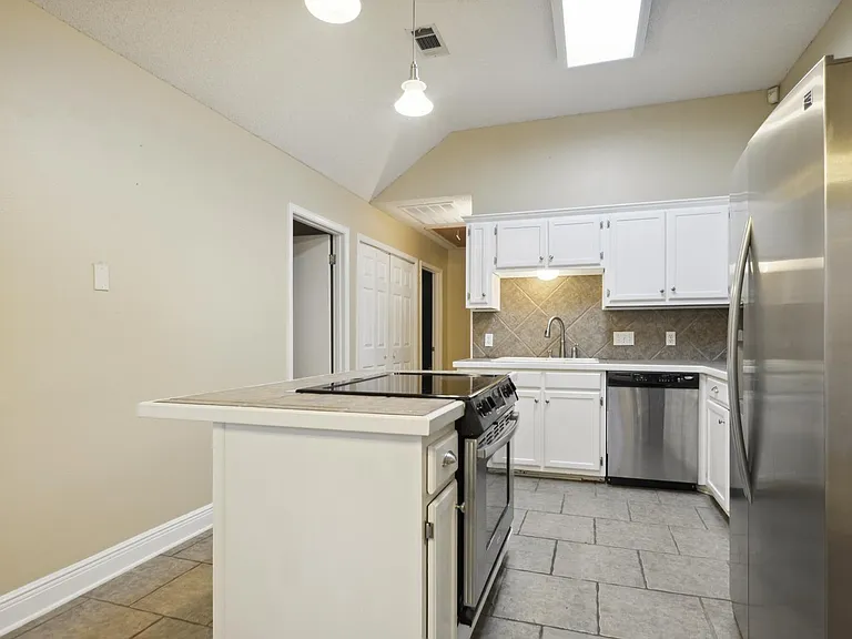 17764 Nine Oaks Ave — Photo 4