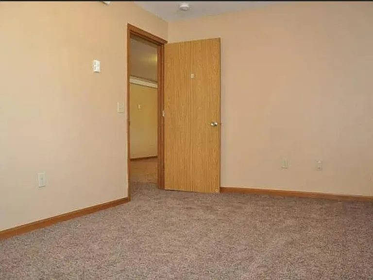 663 Huff St — Photo 9