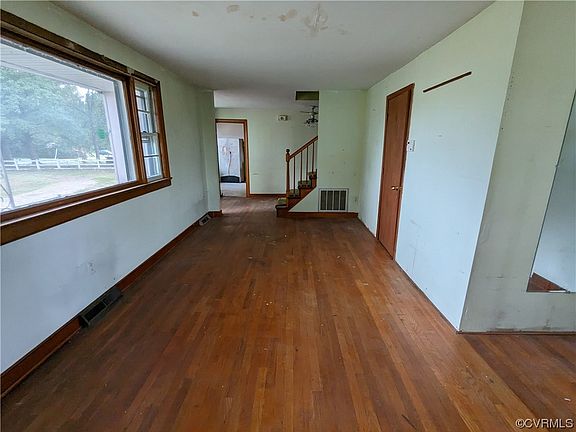 5th image of 9197 Sussex Dr