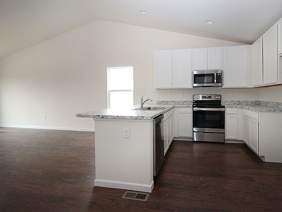 4th image of 809 Black Bear Dr