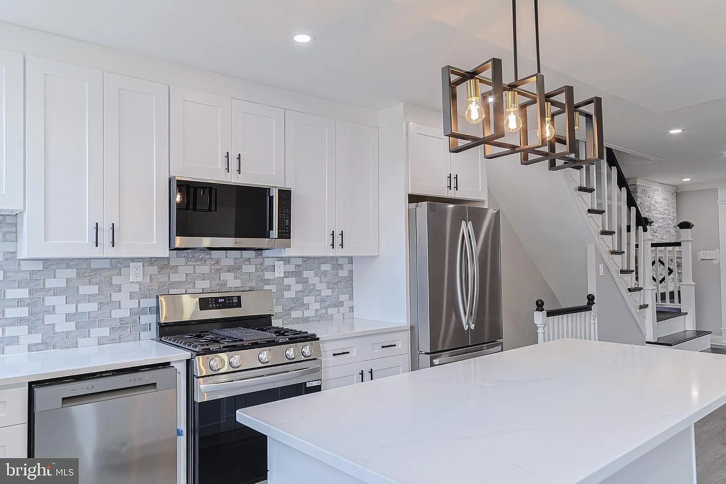 3 bed, 1152 sqft, $2,150 — Photo 3