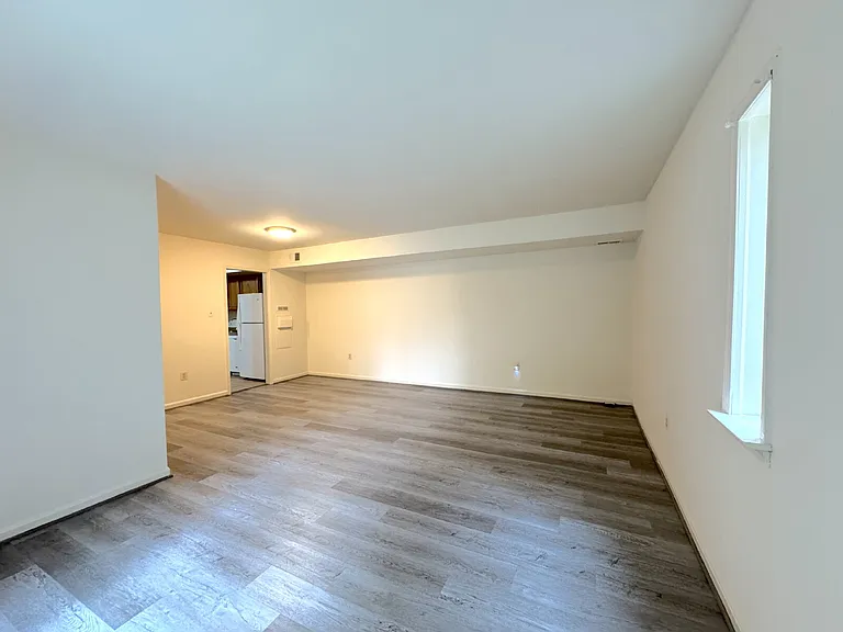 4657 Logsdon Dr — Photo 10