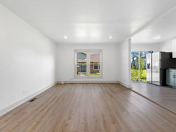 4th image of 121 Williamsburg Rd