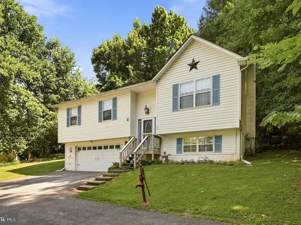 461 Rome Beauty Dr, Linden, VA 22642