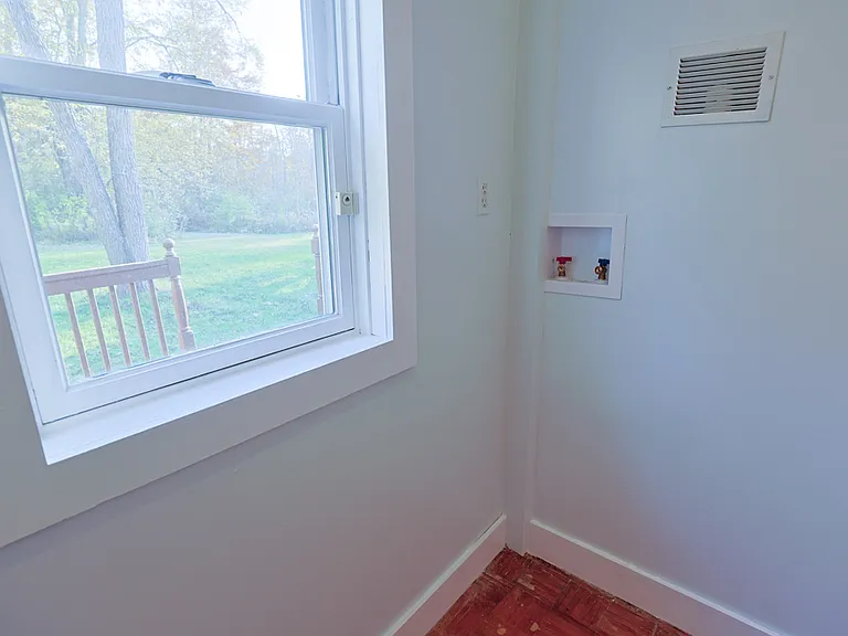 28 Mulford Ave — Photo 16
