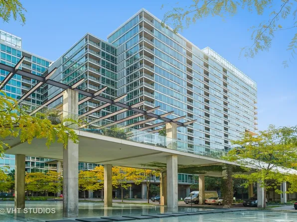9655 Woods Dr Unit 707, Skokie, IL 60077