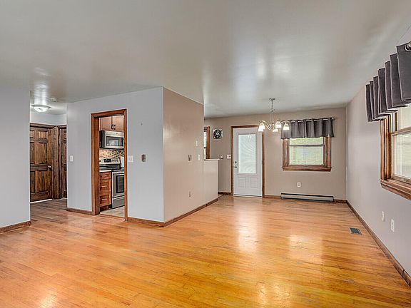 3rd image of 21 Sylvan Dr