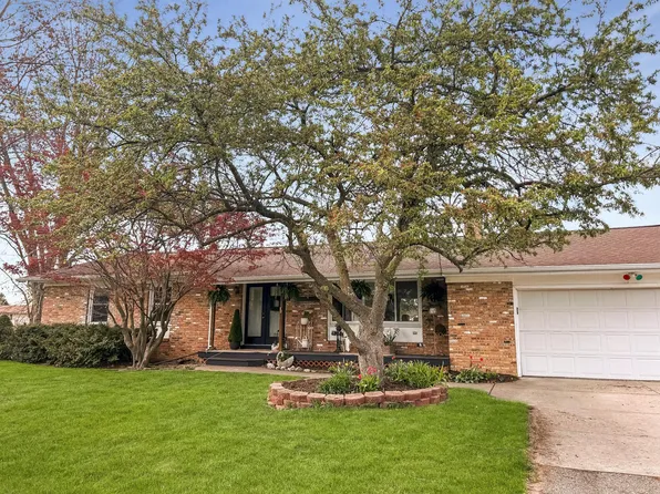 271 Sunnyview Dr, Grandville, MI 49418