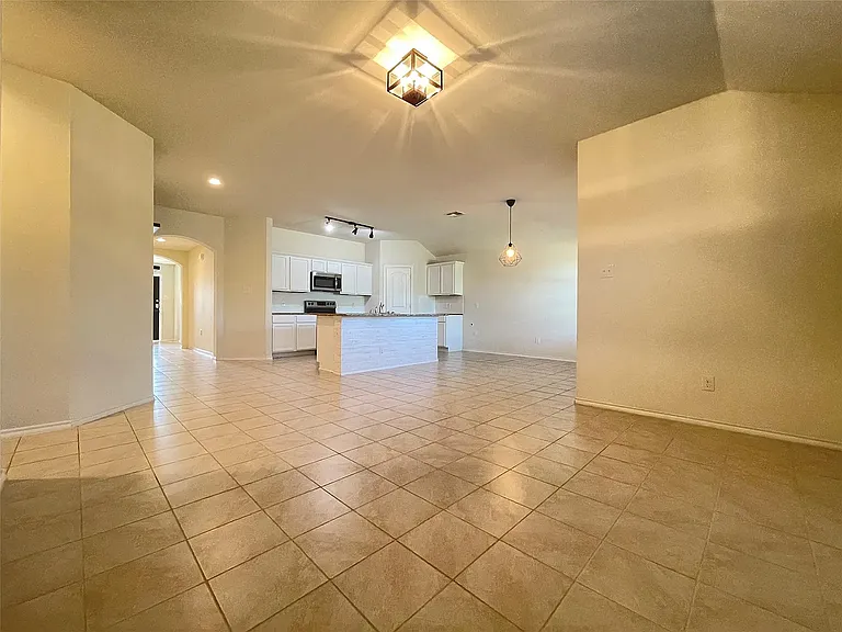 1007 Riverstone Trl — Photo 13