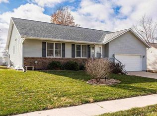 331 W Sovers St, Solon, IA 52333