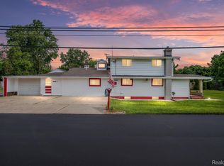 1725 Clovelly Ave, Rochester Hills, MI 48307