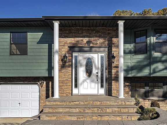 2nd image of 17 Sherry Ln