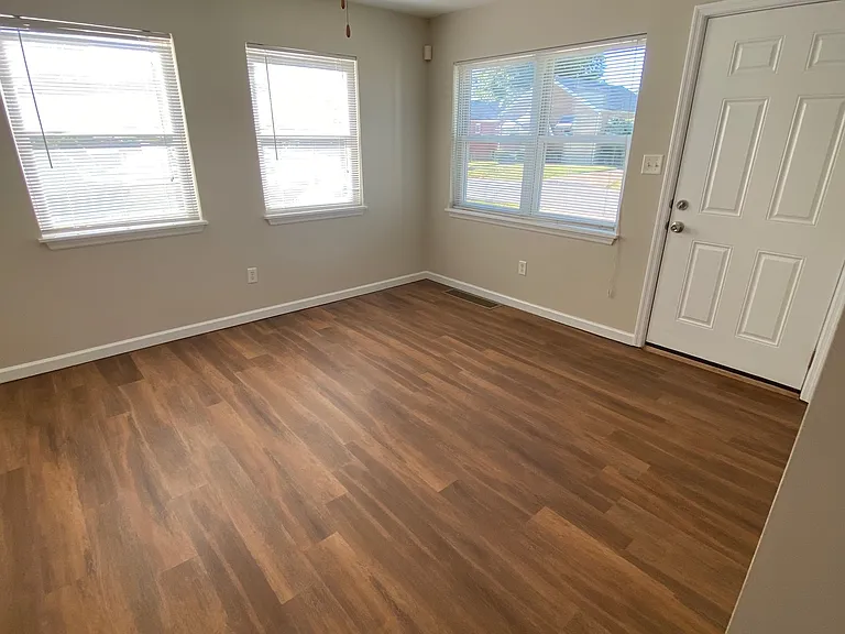 244 W Loretta Ave — Photo 3