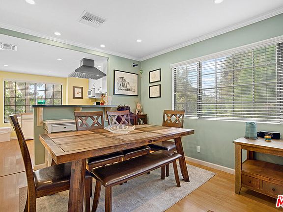 4th image of 11127 La Maida St Unit 15