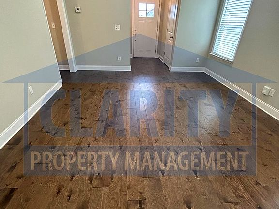 5th image of 514 Bellingham Dr NE