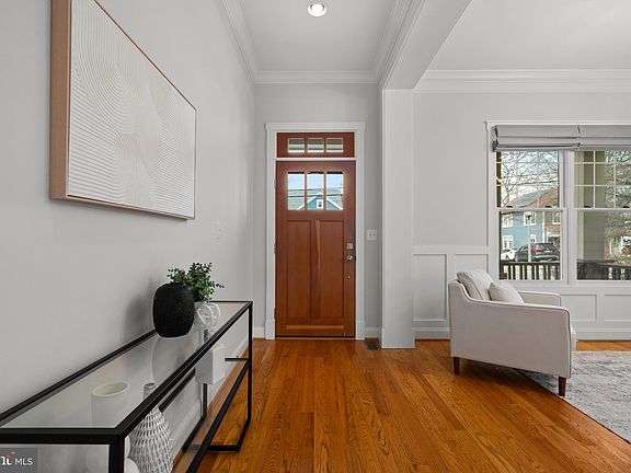 5th image of 1807 N Stafford St