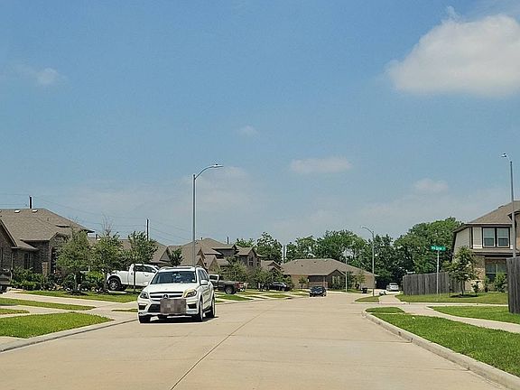 4th image of 18623 Camden Heights Ln