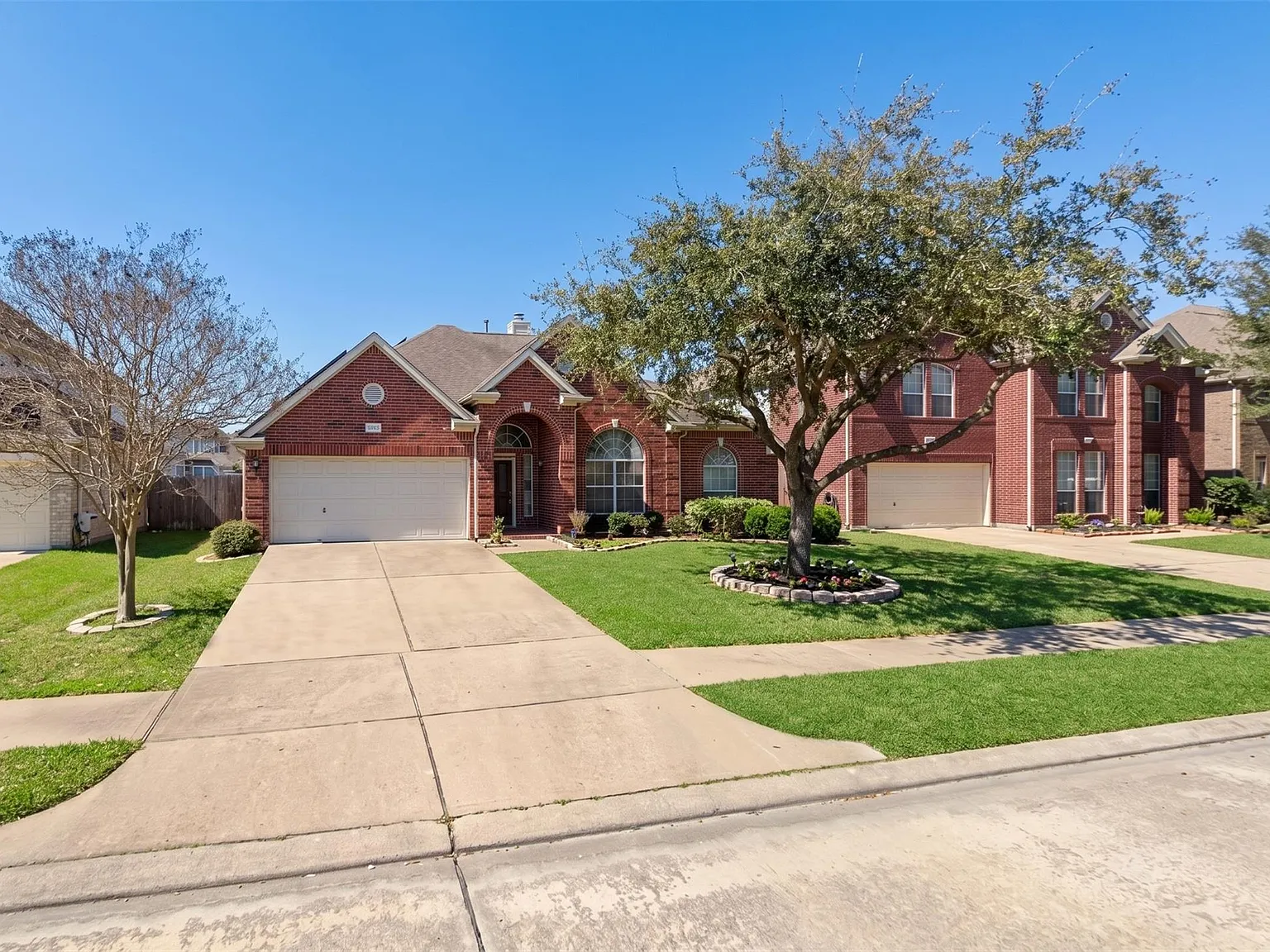 3 bed, 2.0 bath, 2404 sqft, $2,500 — Photo 2