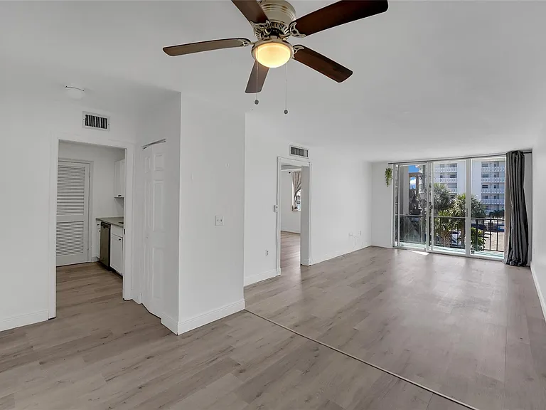 301 Croton Ave #302 — Photo 6