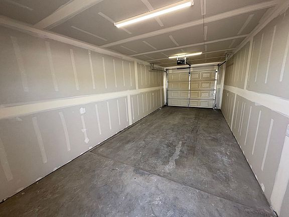 3rd image of 1469-1481 E Ben Franklin Ave #1469