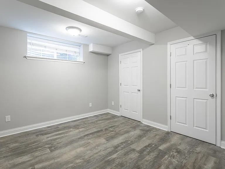 8214 Holly Crest Dr — Photo 9