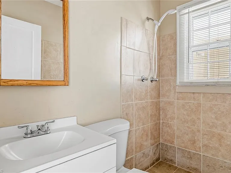 437 W 24th St — Photo 21