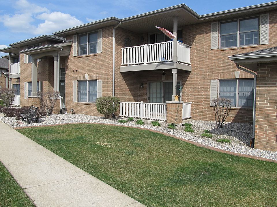 1st image of 9841 Wildwood Ct Unit 1-B