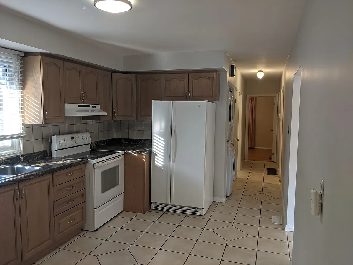 Building Photo - 123 Fennell Ave E #1
