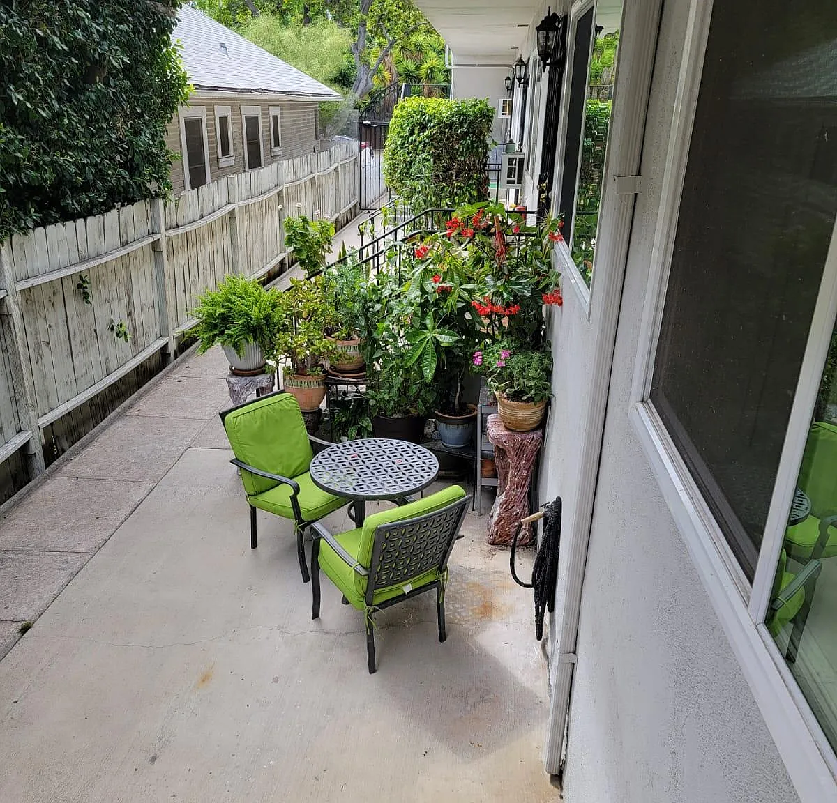 Studio, 600 sqft, $1,750 — Photo 2