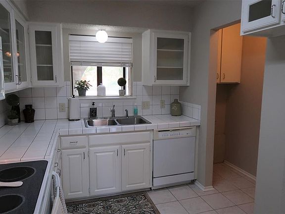 5th image of 1717 Lakewood Blvd