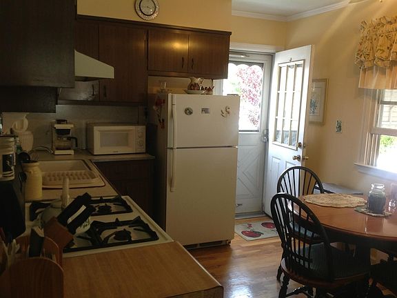 3rd image of 235 Jerome Ave