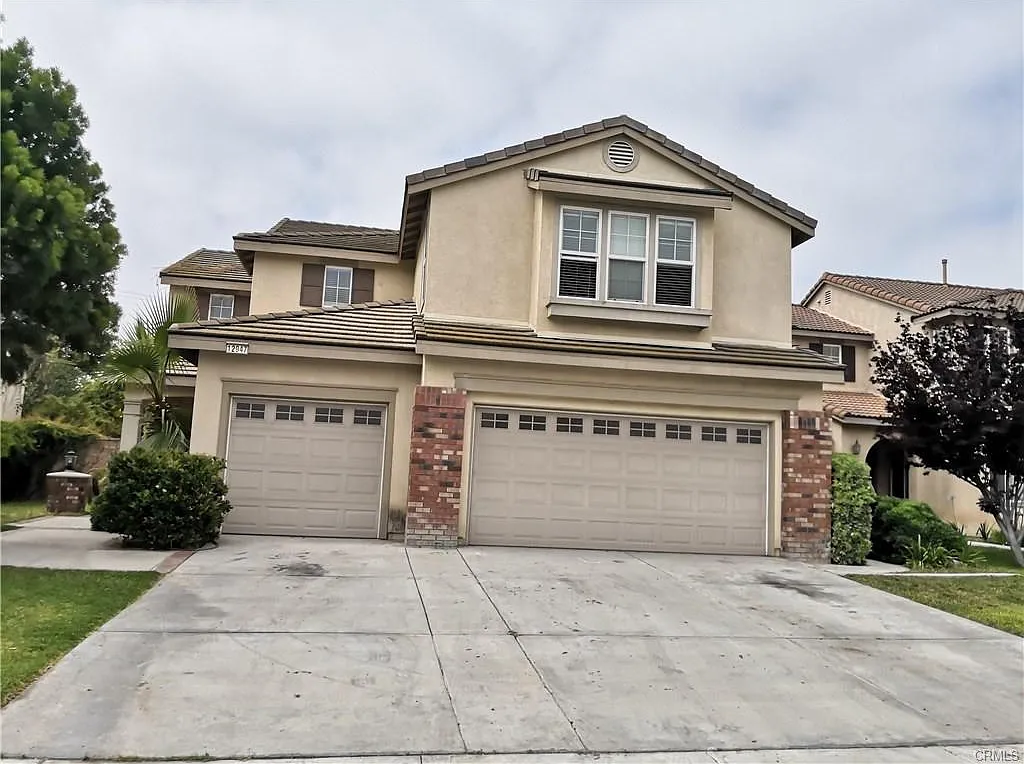 5 bed, 3000 sqft, $4,100 — Photo 1
