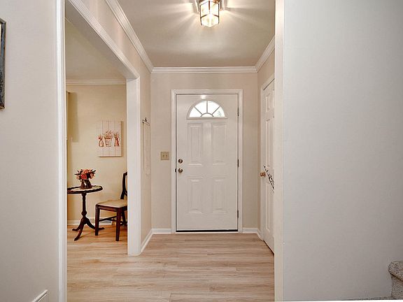 4th image of 17 Burlwood Ct