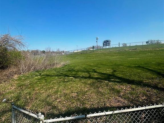 4th image of 539 Topaz Ave